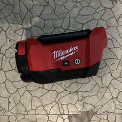 Milwaukee M12 Rover Flood Light 