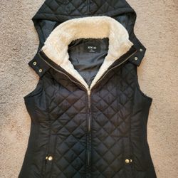 Womens Puffer Vest With Hood Size Small