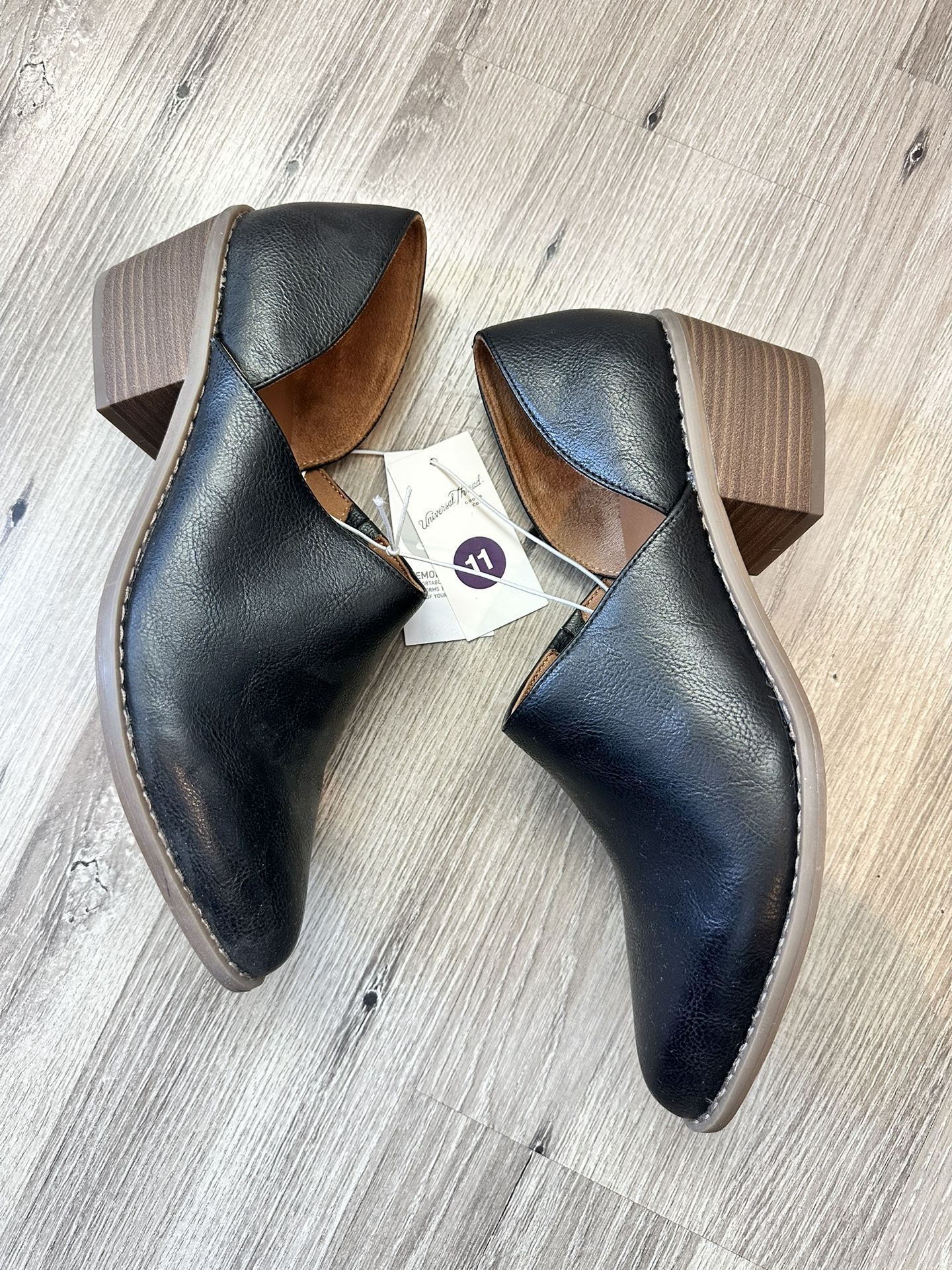 Women’s Black Boots! (Size 11)