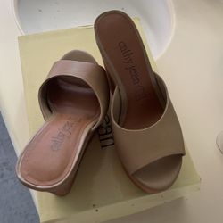 Cathy Jean Wedge Size 6