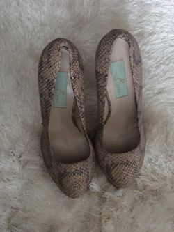 Julie Lopez, made in Italy, gold, Gray snake skin. Never worn. Paid $135, Size 9.5 B