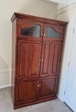 Free wardrobe. Must pick up Friday by noon