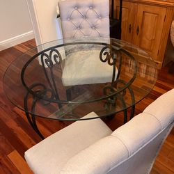 Round table with 2 chairs