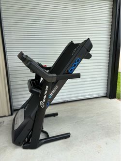 Nautilus Treadmill 15% incline $520