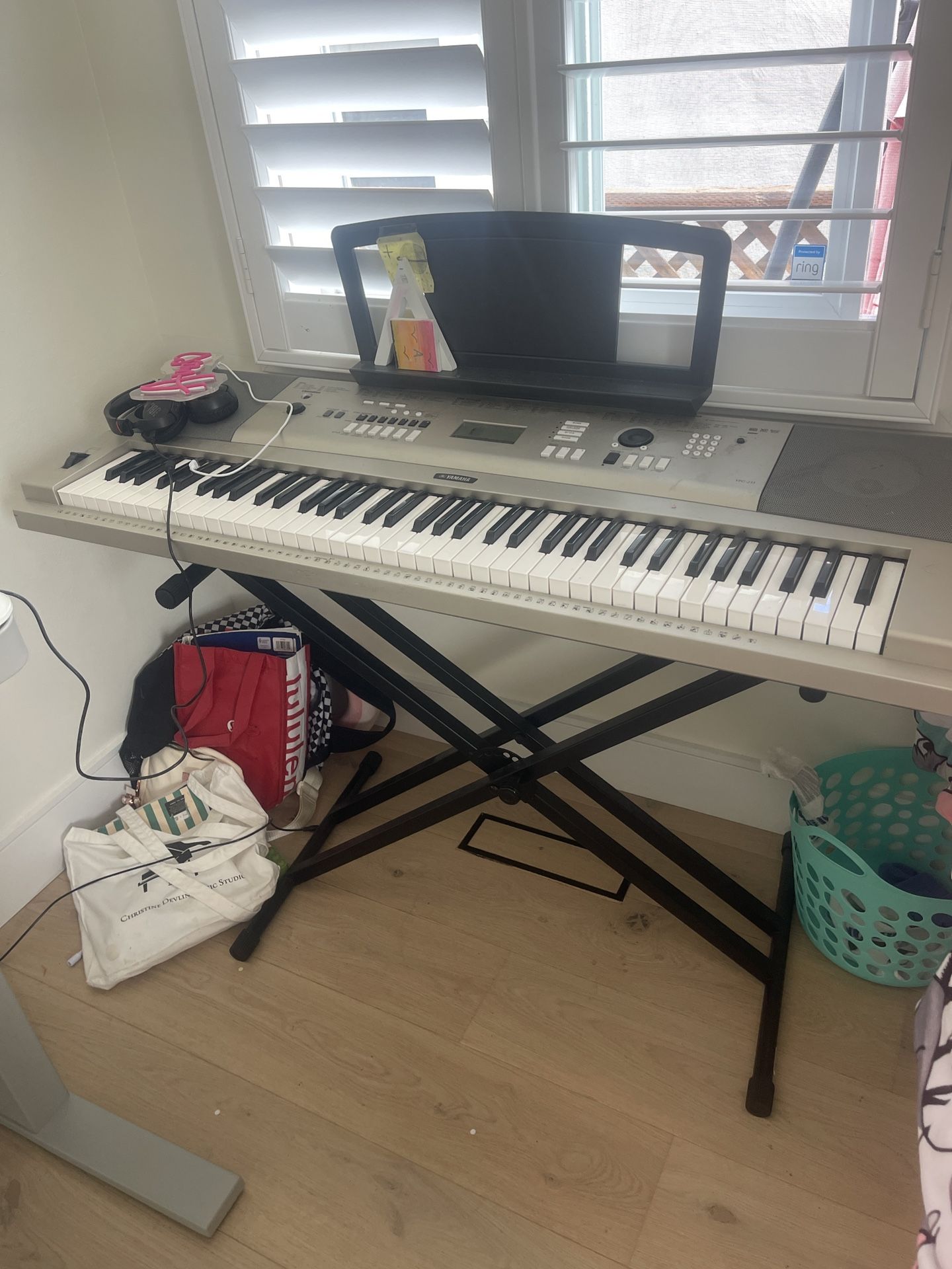 Keyboard , Stand , Musicians Chair 