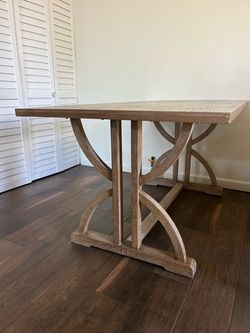 Real wood dining table, mint condition