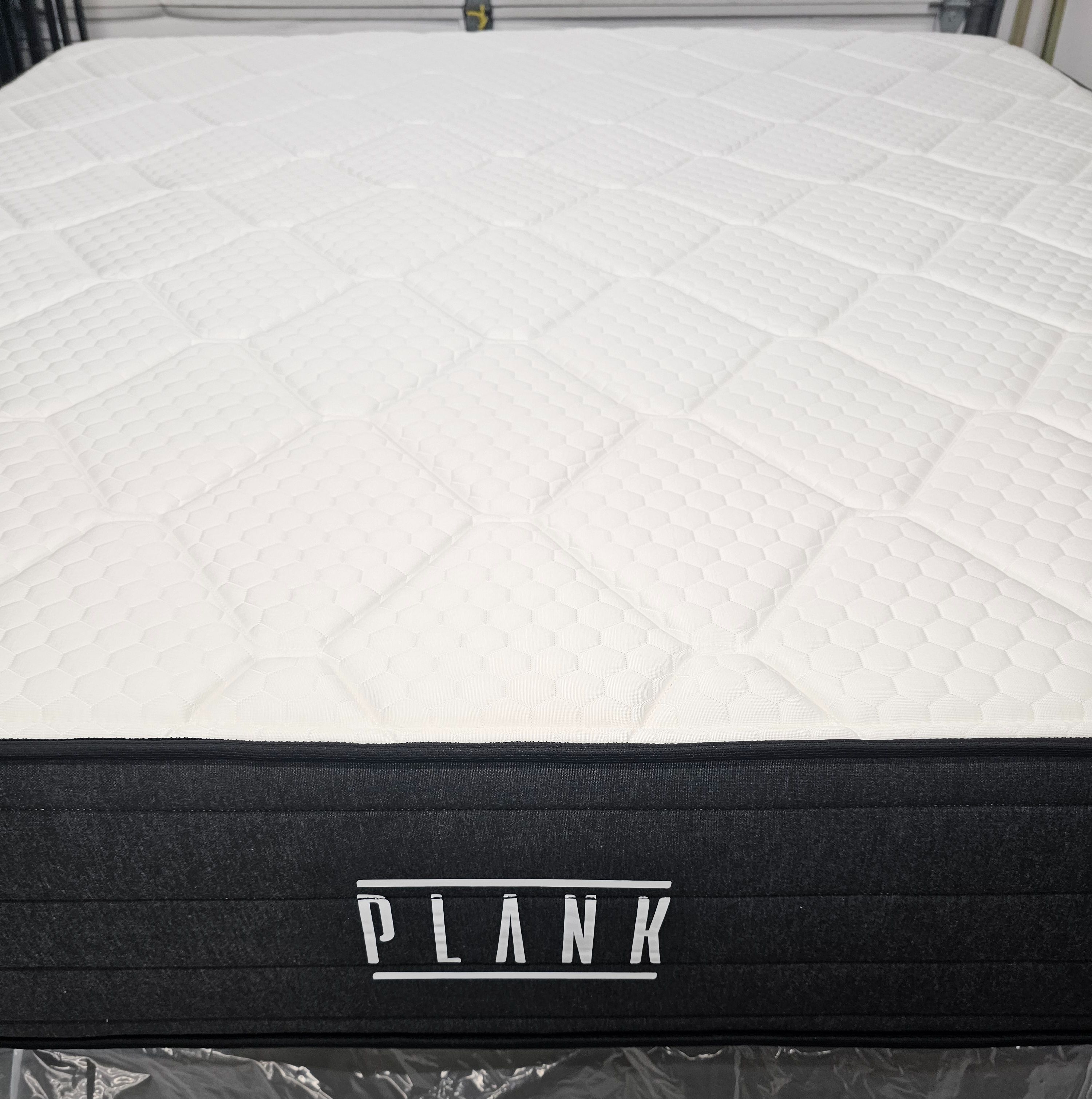 LIKE NEW! Plank Luxe Hybrid Extra-Firm King Mattress - Delivery Available!
