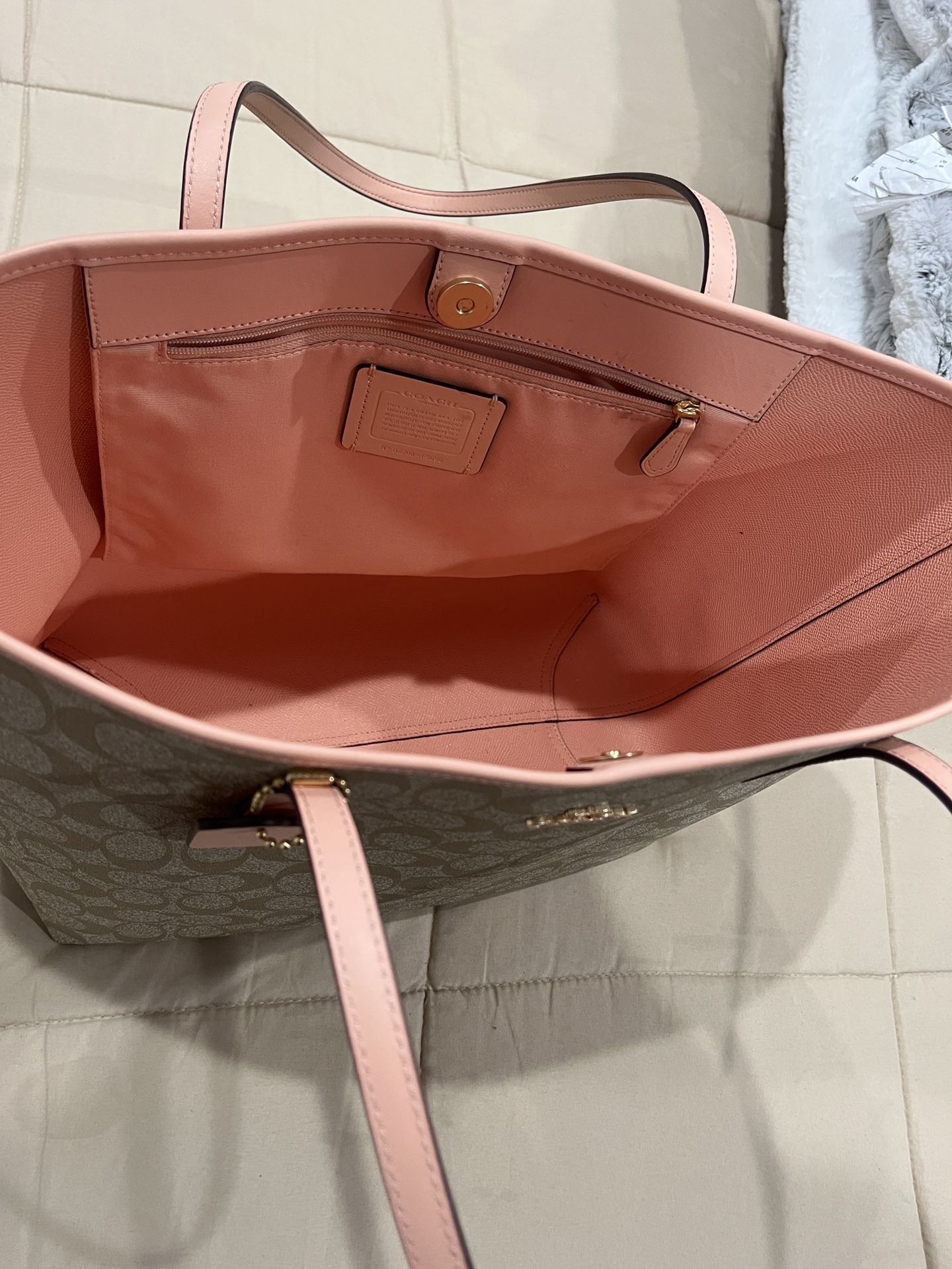 Authentic coach Large city tote for Sale in St. Cloud, FL - OfferUp