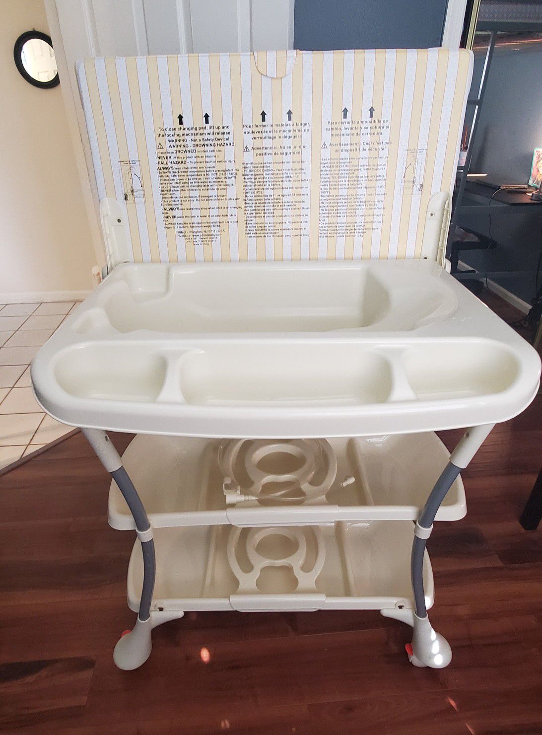 Baby bathtub and Changing table.