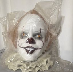 It clown popcorn bucket