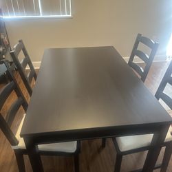 Kitchen Table And 4 Chairs With Cushions 
