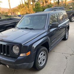 2015 Jeep Patriot – Grey/Blue, Clean Title, Perfect First Car!