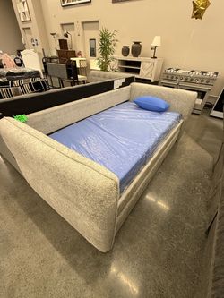DAY BED
