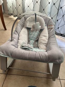 Baby Rocker/Bouncer Seat with Toy Bar – Excellent Condition