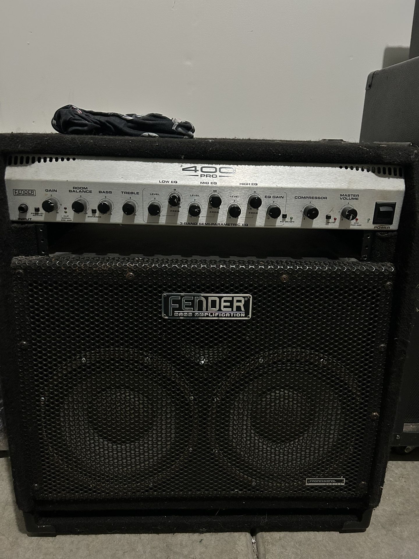 Fender Pro 400 Bass Combo Amp