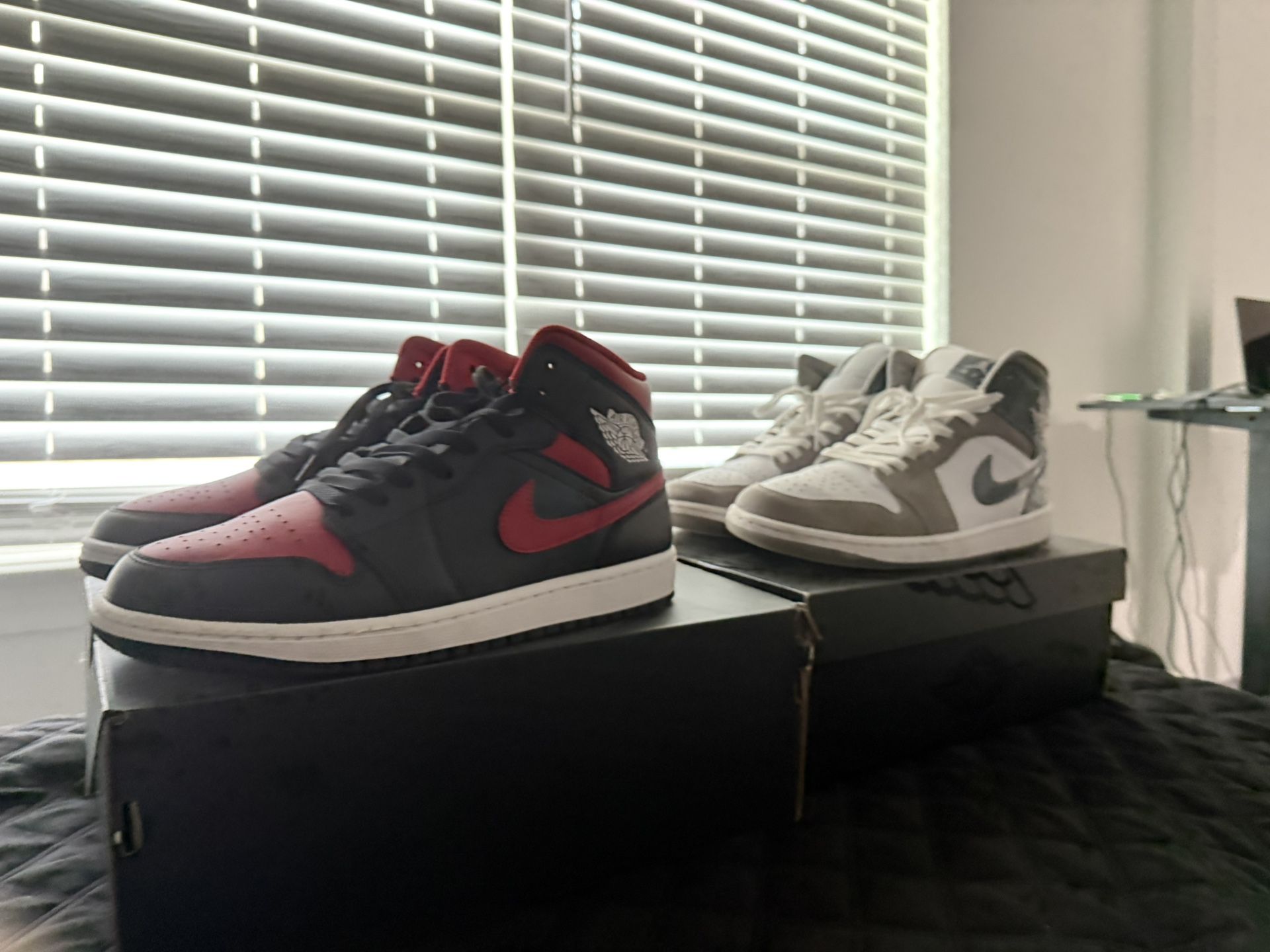 Air Jordan 1 Mids