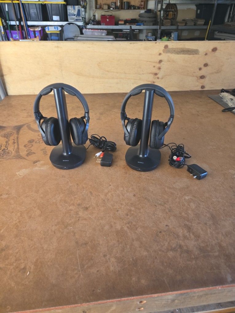 Sony WhRF400 Wireless TV Headphones for Sale in Yorba Linda, CA OfferUp