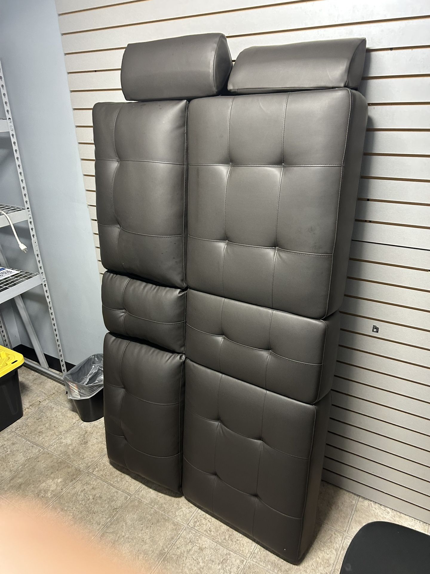 Jack Knife Sofá/bed  68”X42”