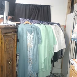 Bag Of Women's Clothes 25+ Pieces