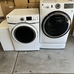 GE Washer And Dryer With Pedestals 