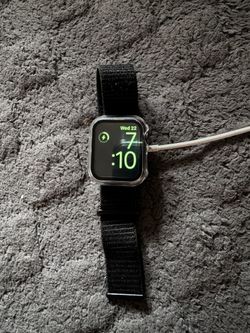 Apple Watch SE 1st Gen 40mm GPS + Cellular — 99% Battery Health