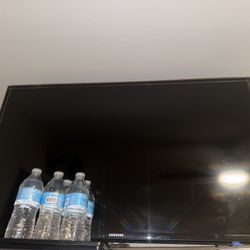 Samsung 46 inch 1080p 120Hz LED HDTV  | Wall Mount //  BUNDLE