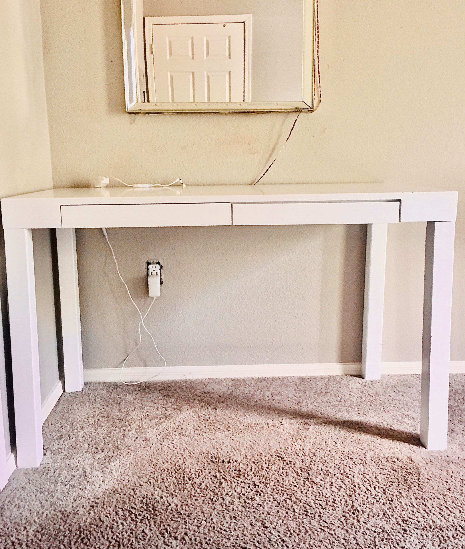 White Vanity Desk with Pullout Drawers