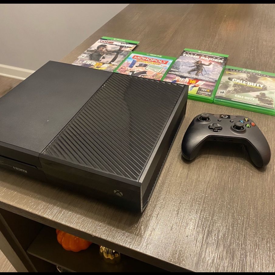 Xbox one (like new) with games and controller