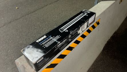 Thule 6ski universal flat top roof rack
