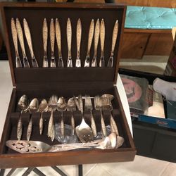 1847 Rogers Bros Flatware 12 Piece Set 