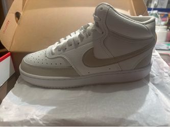 Women’s Nike court vision mid