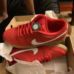 🔥 FOR SALE: Nike SB Dunk Low “University Red” – DEADSTOCK 🔥