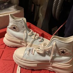 Converse Size 9 Like New 