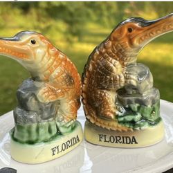 Florida Alligator Salt and Pepper Shaker Set  Gator MCM Souvenir Vintage Japan