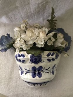 2 hanging wall flower pots