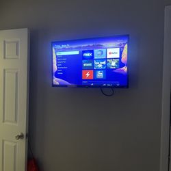 32” TCL ROKU TV