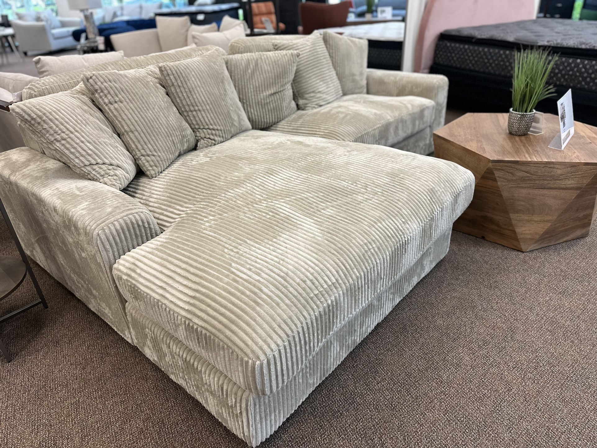 Brand new sectional in box- shop now pay later. 🔥Free Delivery And Assembly🔥 