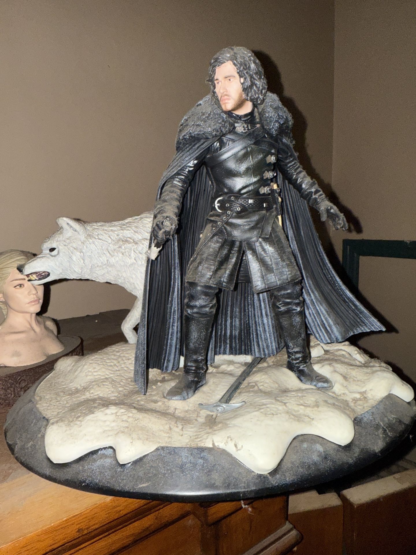 🔥 Game of Thrones Jon Snow & Ghost Statue – Rare Collectible! 🔥