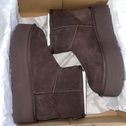 UGGS Size 9 Wmns 