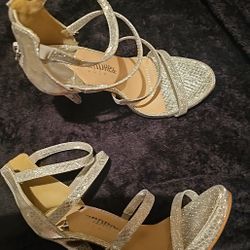 Sapatillas Marca Andrea. Size  25. 1/2