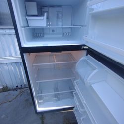 Whirlpool refrigerator like new $400 takes it with ice maker