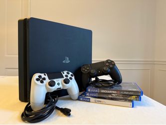 PS4 Slim 500GB + 2 Controllers + Games