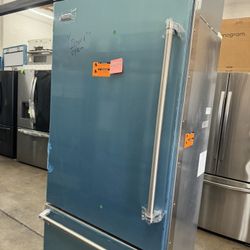 VIKING. BUILT-IN—BOTTOM. FREEZER REFRIGERATOR. 36”