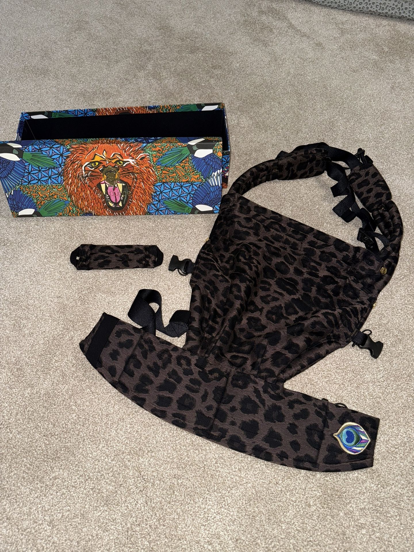 Artipoppe Zeitgeist Dark Leopard Baby Carrier