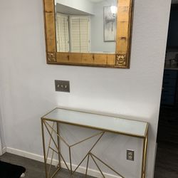 Decor Table and mirror like new together 