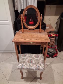 Vanity With Matching Bench