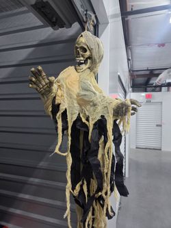 Hanging Skeleton Mummy Halloween Decoration