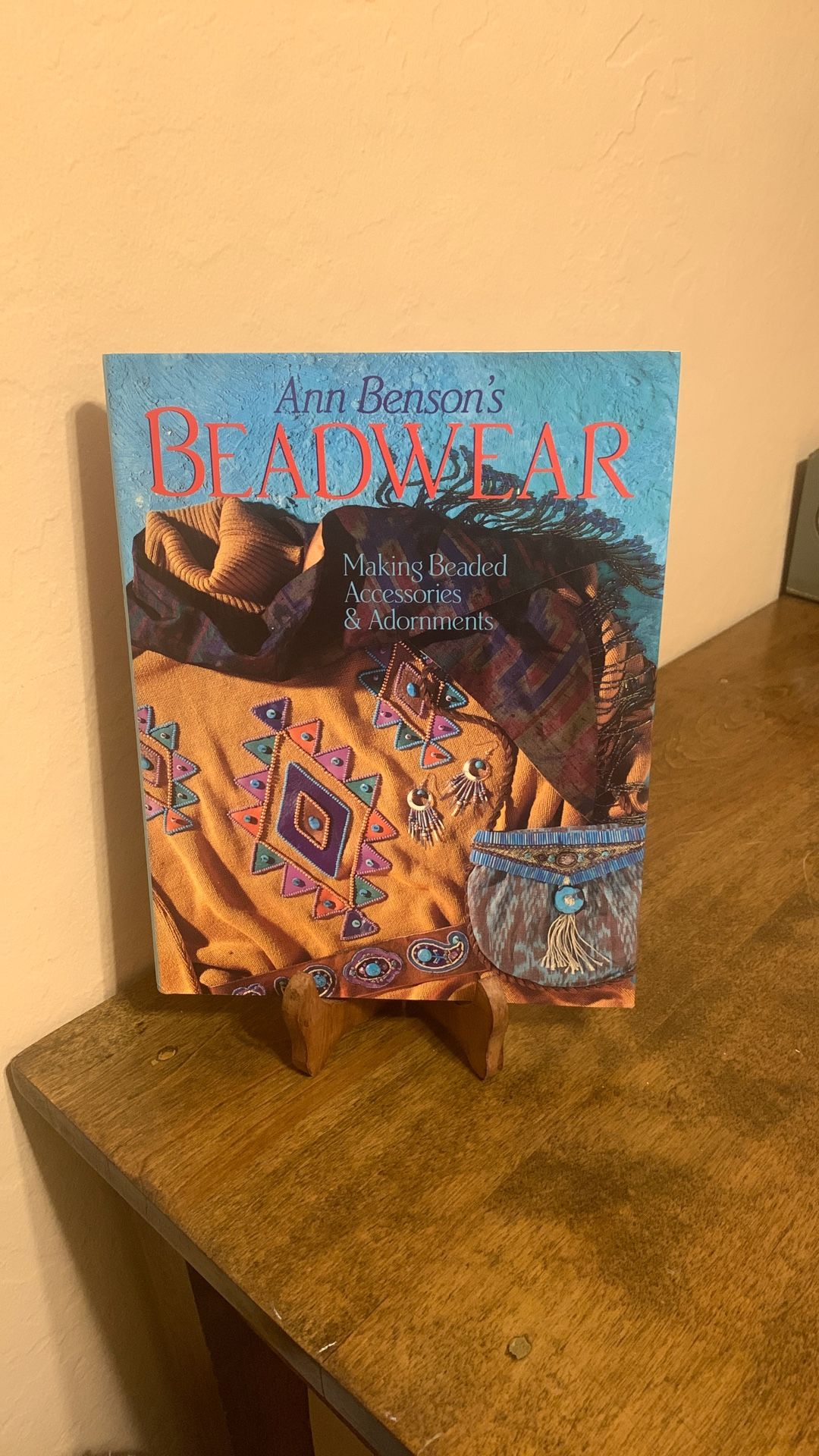 Hardcover Ann Benson’s BEADWEAR.          Making  Beaded Accessories and Adornments for Clothing.         Like New