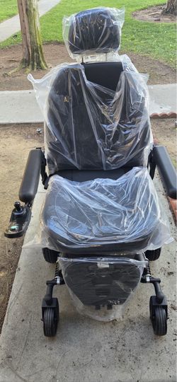 NEW Merits Health Power Electric Wheelchair. Model Merits P327. Heavy duty large size.
