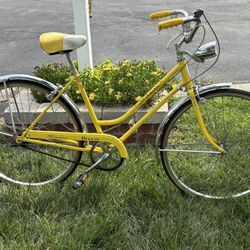 Yellow Schwinn Breeze Bike 3 Speed Lady’s Archur Sturney